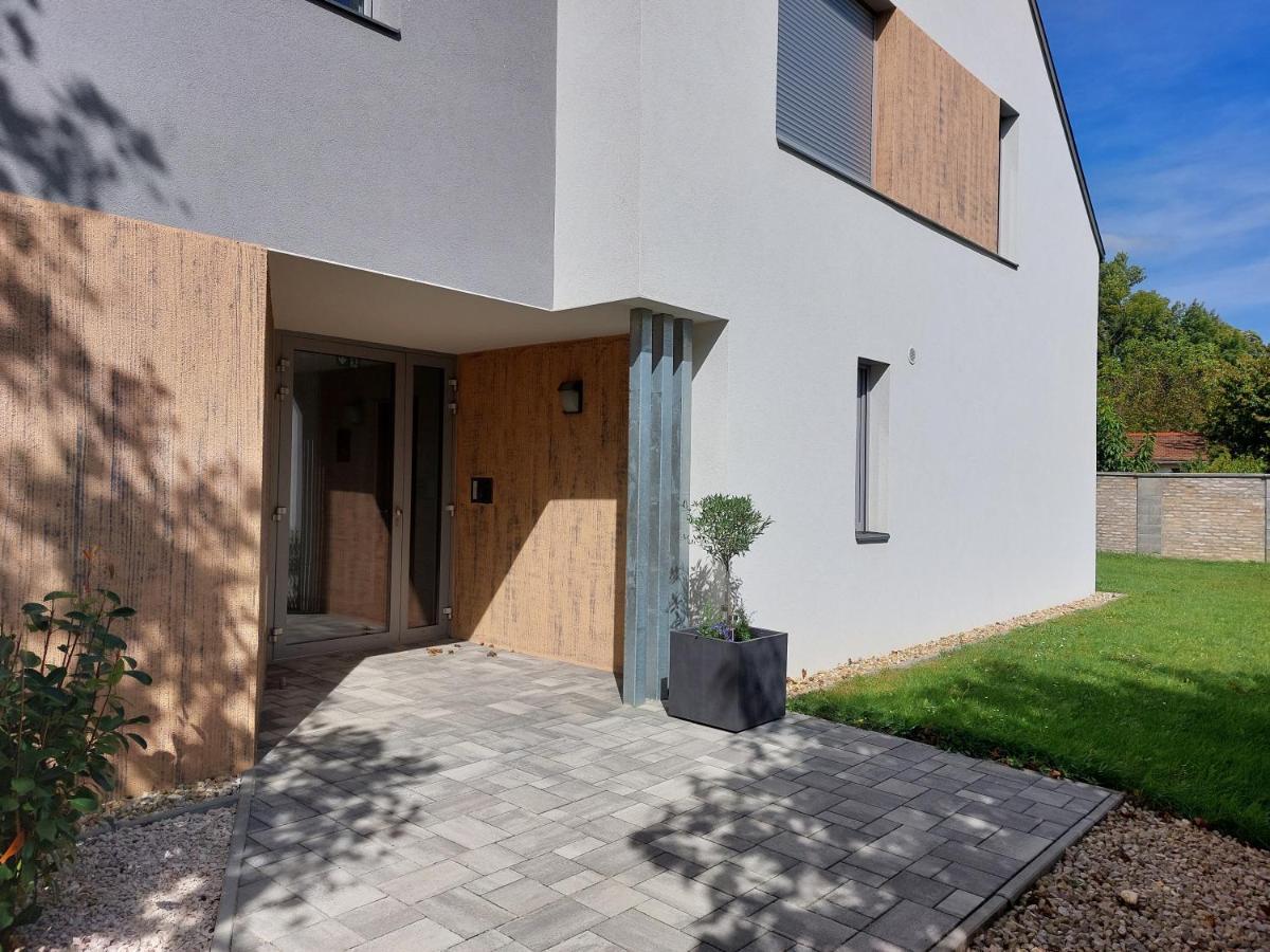 Linden Apartman 104 - Adults Only Mosonmagyaróvár Dış mekan fotoğraf